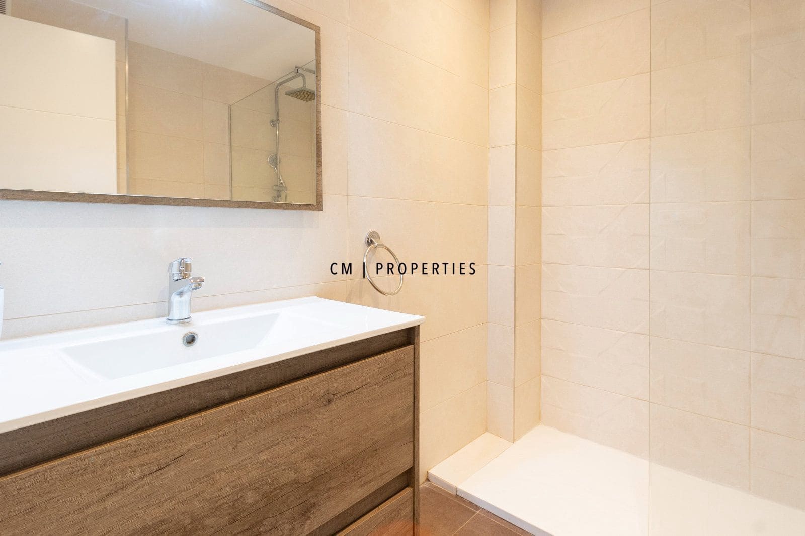 4 sypialnia Mieszkanie do wynajęcia w Miasto Walencja - 1 800 € (Ref: 9863718)