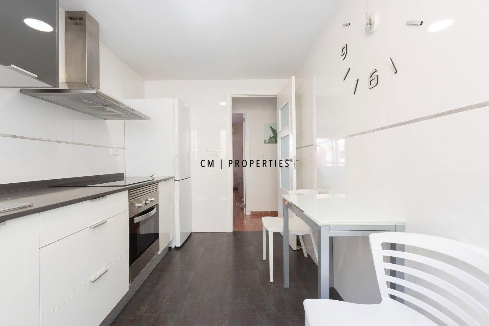 4 sypialnia Mieszkanie do wynajęcia w Miasto Walencja - 1 800 € (Ref: 9863718)
