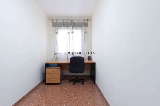 Piso de 4 habitaciones en Jesus, València ciudad en alquiler - 1.800 € (Ref: 9863718)