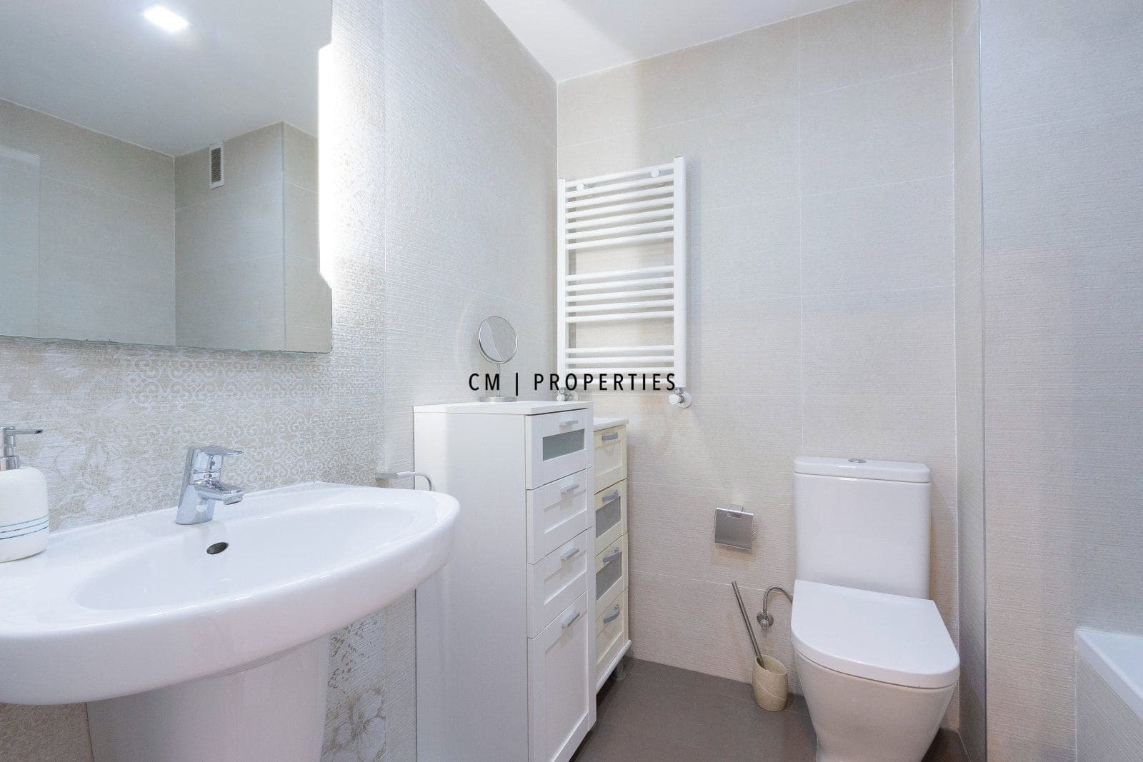 4 sypialnia Mieszkanie do wynajęcia w Miasto Walencja - 1 800 € (Ref: 9863718)