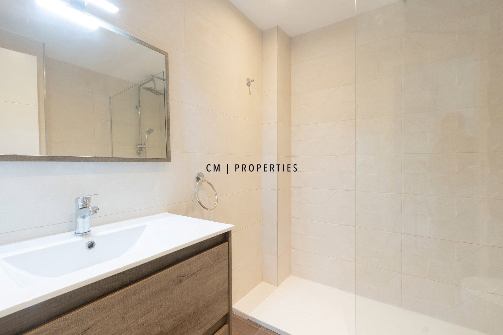 4 soverom Leilighet til leie i Valencia by - € 1 800 (Ref: 9863718)