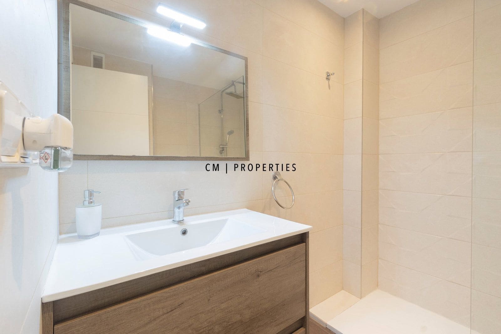 4 soverom Leilighet til leie i Valencia by - € 1 800 (Ref: 9863718)