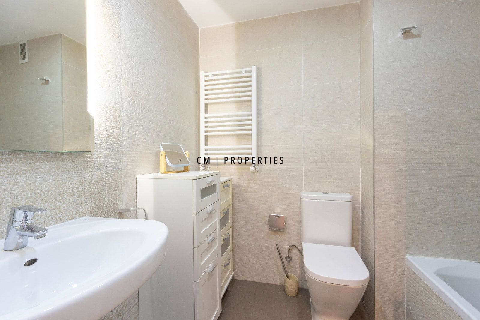 4 soverom Leilighet til leie i Valencia by - € 1 800 (Ref: 9863718)