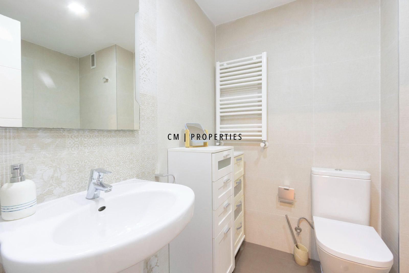 4 soverom Leilighet til leie i Valencia by - € 1 800 (Ref: 9863718)