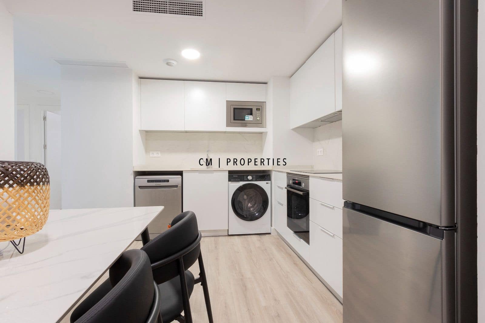 Piso de 3 habitaciones en València ciudad en alquiler - 2.100 € (Ref: 9874182)