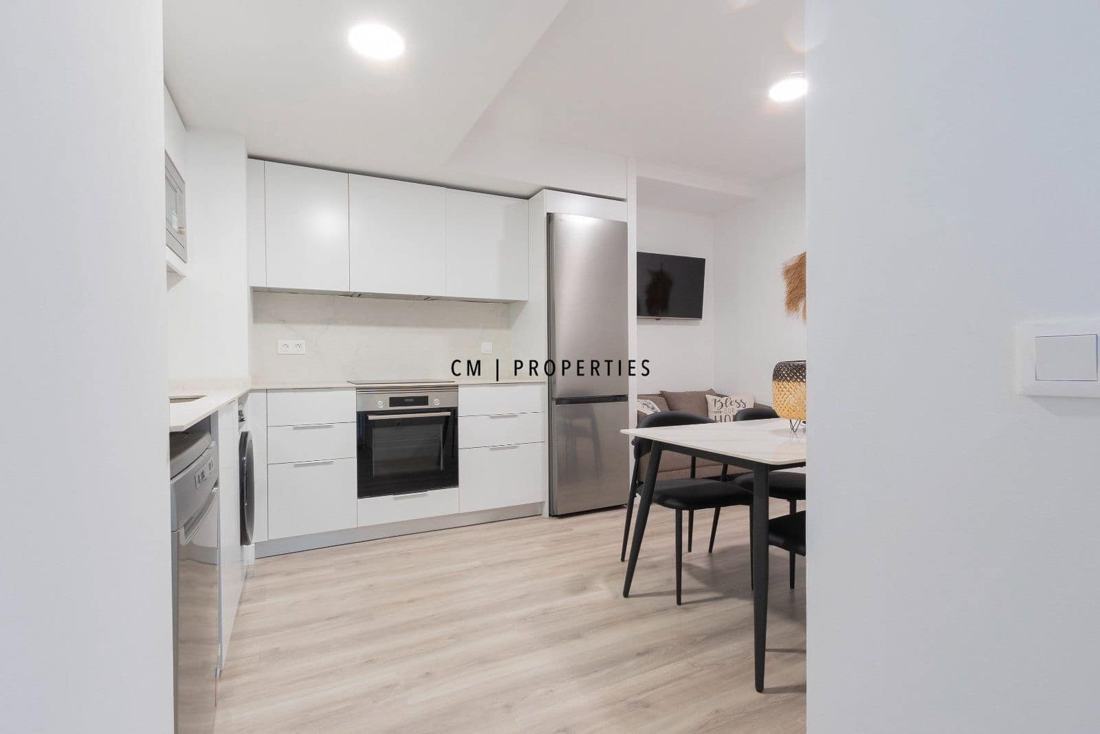 Piso de 3 habitaciones en València ciudad en alquiler - 2.100 € (Ref: 9874182)