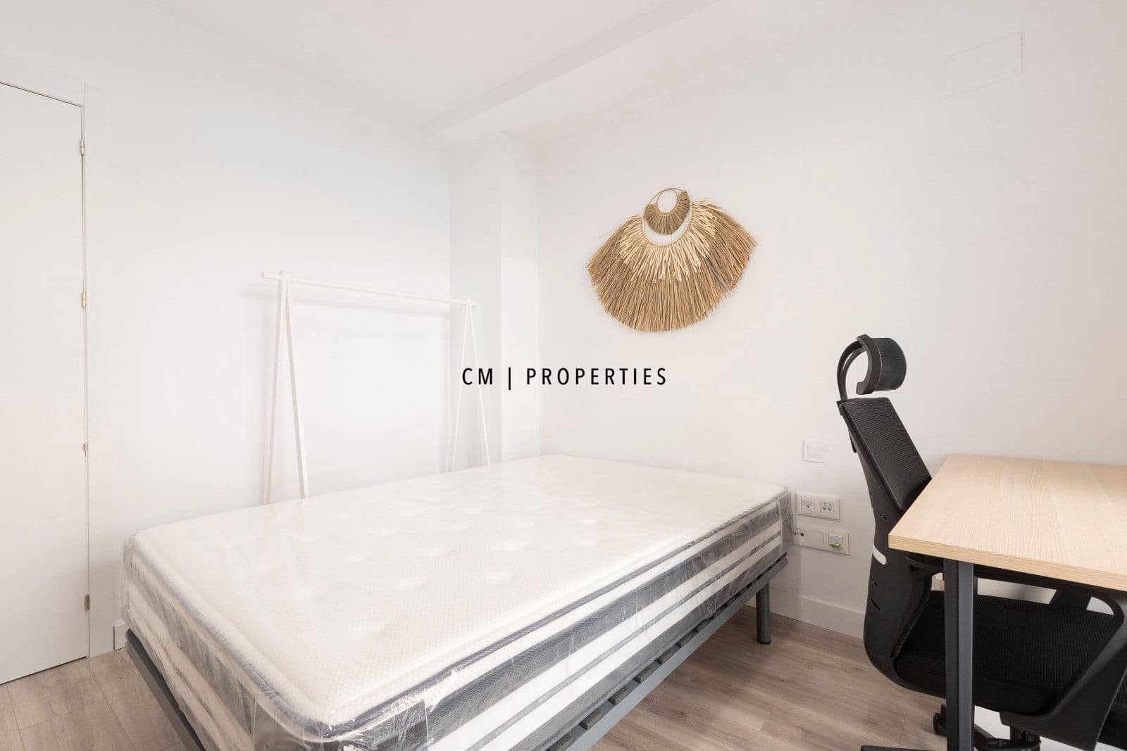 Piso de 3 habitaciones en València ciudad en alquiler - 2.100 € (Ref: 9874182)