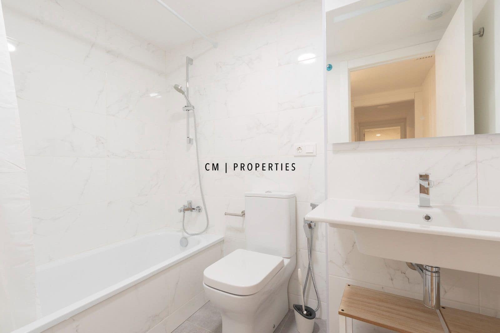 Piso de 3 habitaciones en València ciudad en alquiler - 2.100 € (Ref: 9874182)