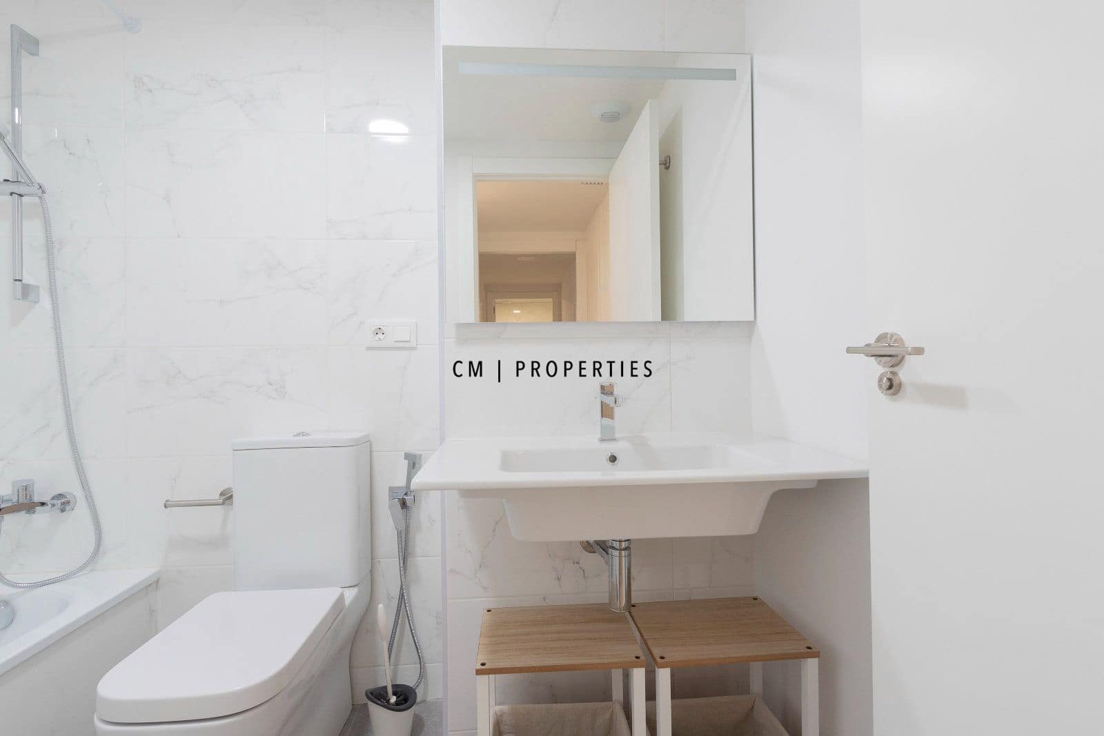 Piso de 3 habitaciones en València ciudad en alquiler - 2.100 € (Ref: 9874182)