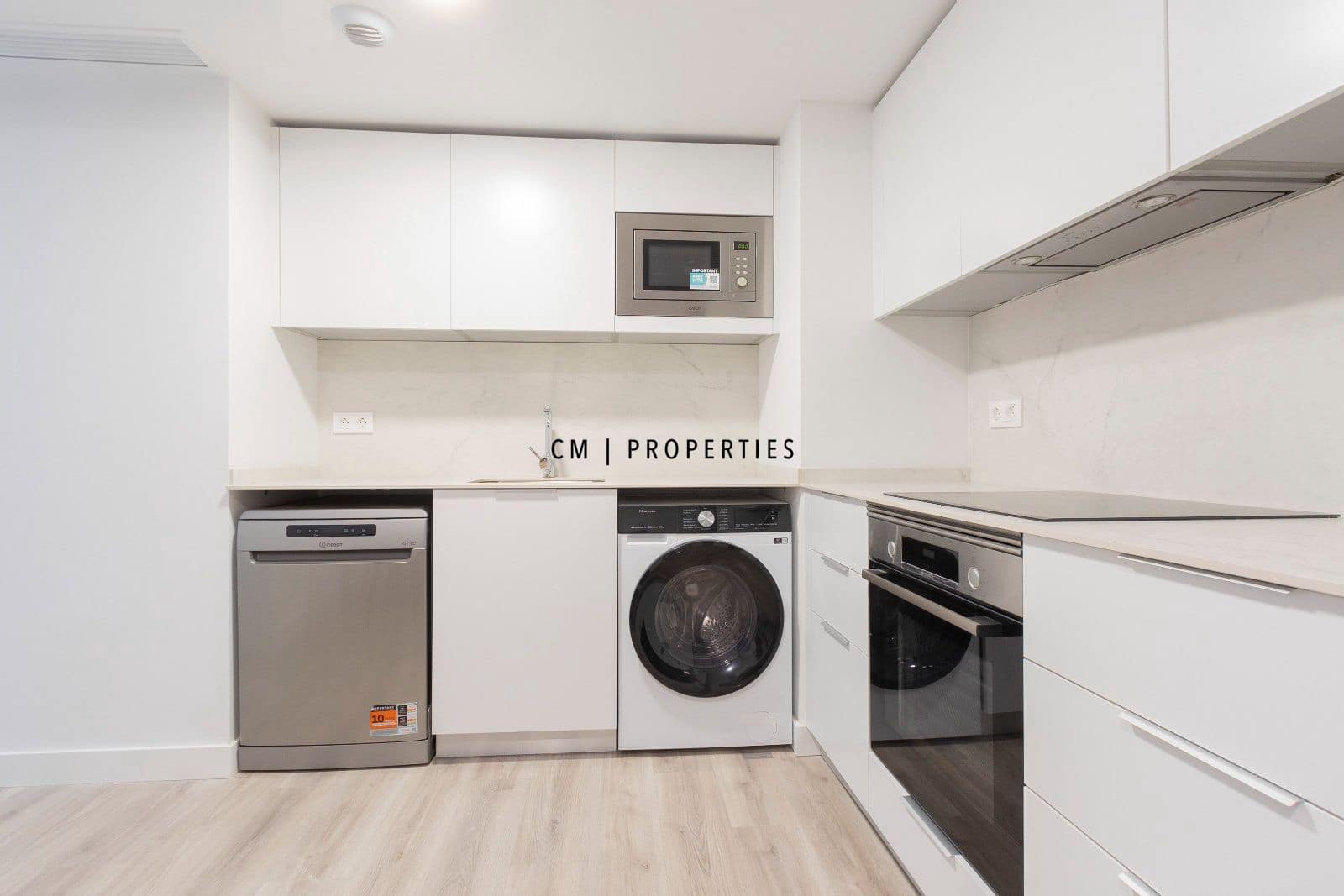 Piso de 3 habitaciones en València ciudad en alquiler - 2.100 € (Ref: 9874182)