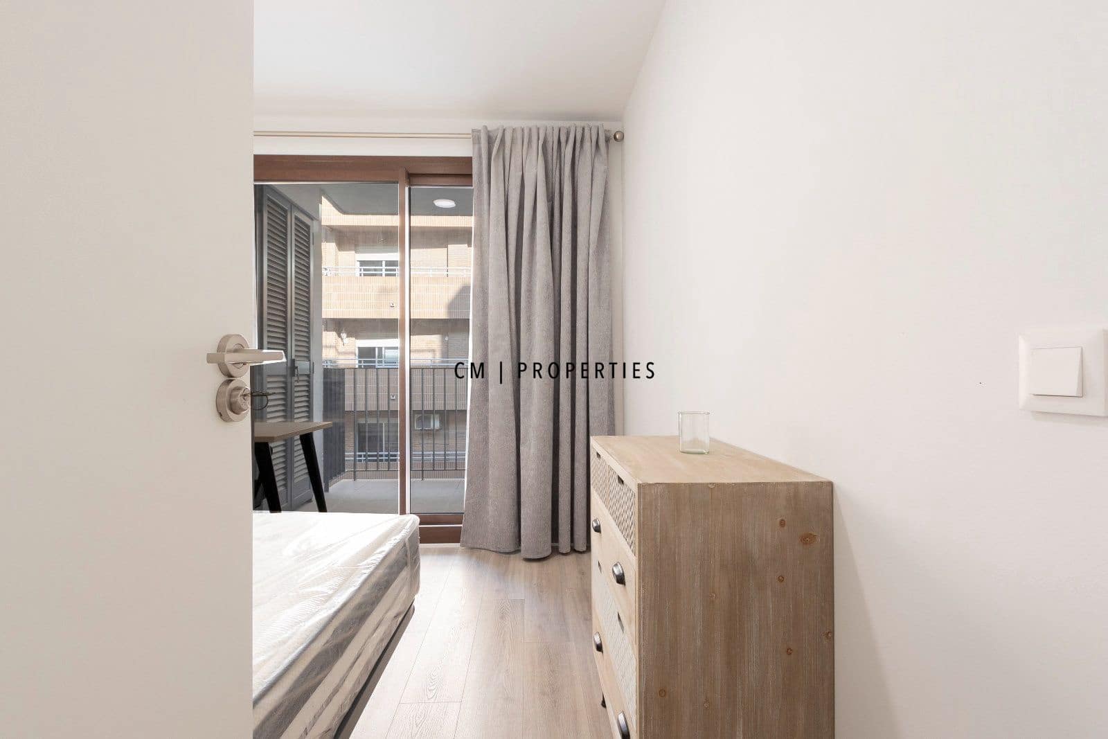 Piso de 3 habitaciones en València ciudad en alquiler - 2.100 € (Ref: 9874182)