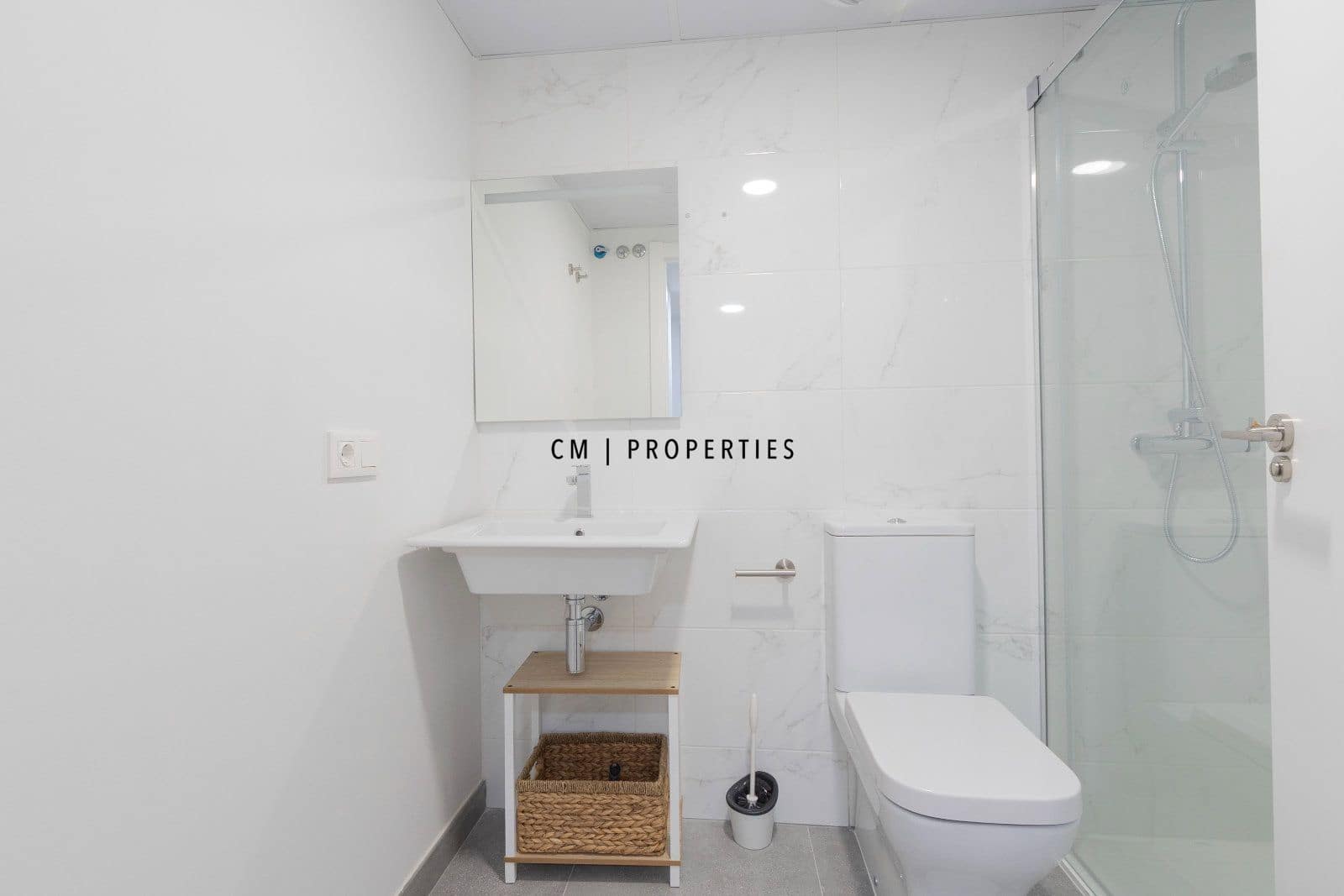 Piso de 3 habitaciones en València ciudad en alquiler - 2.100 € (Ref: 9874182)