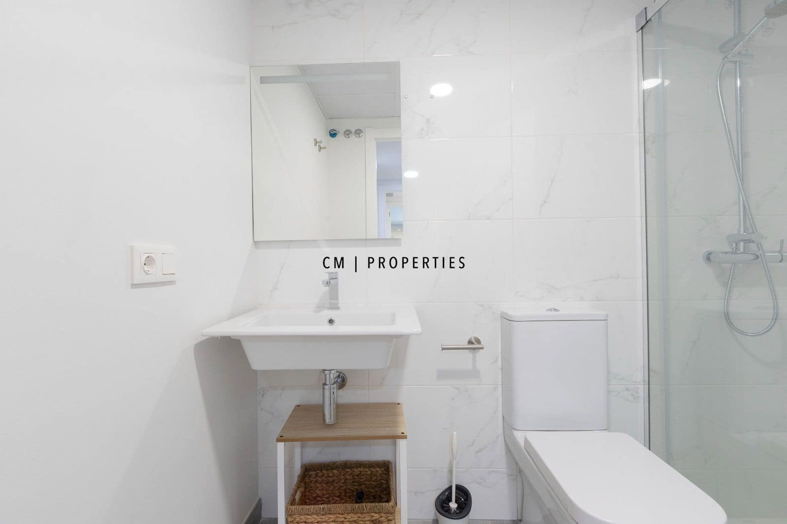 Piso de 3 habitaciones en València ciudad en alquiler - 2.100 € (Ref: 9874182)