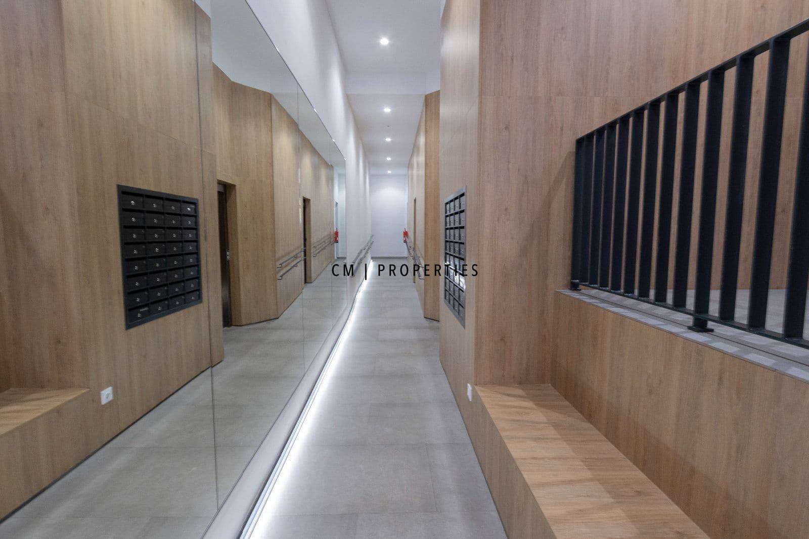 Piso de 3 habitaciones en València ciudad en alquiler - 2.100 € (Ref: 9874182)