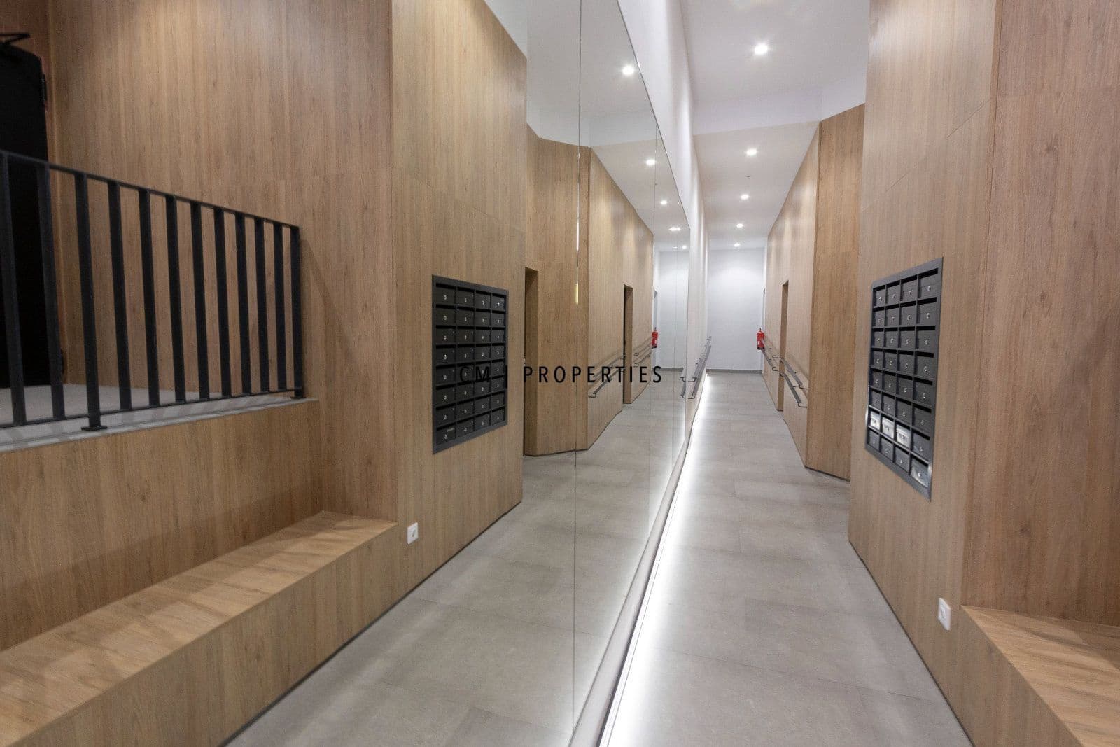 Piso de 3 habitaciones en València ciudad en alquiler - 2.100 € (Ref: 9874182)