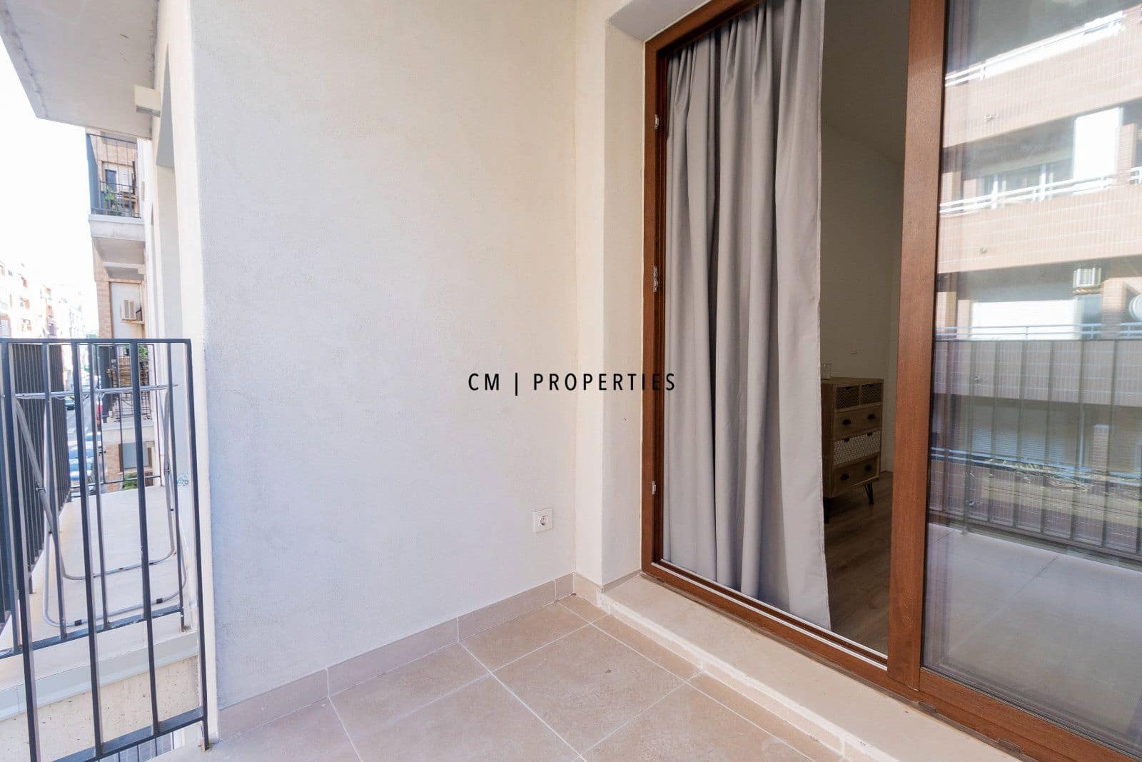 Piso de 3 habitaciones en València ciudad en alquiler - 2.100 € (Ref: 9874182)