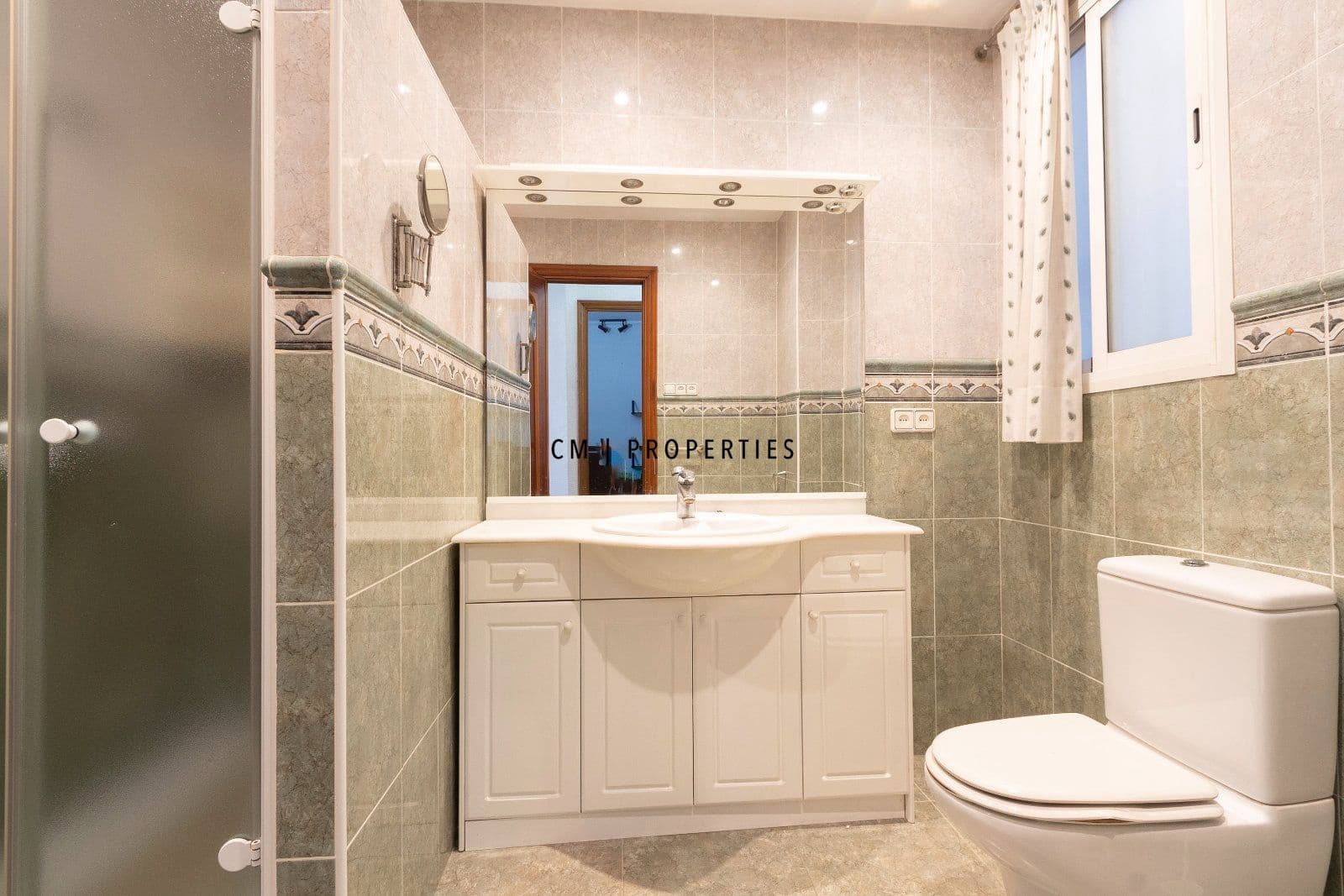 Piso de 4 habitaciones en València ciudad en venta - 480.000 € (Ref: 9876864)