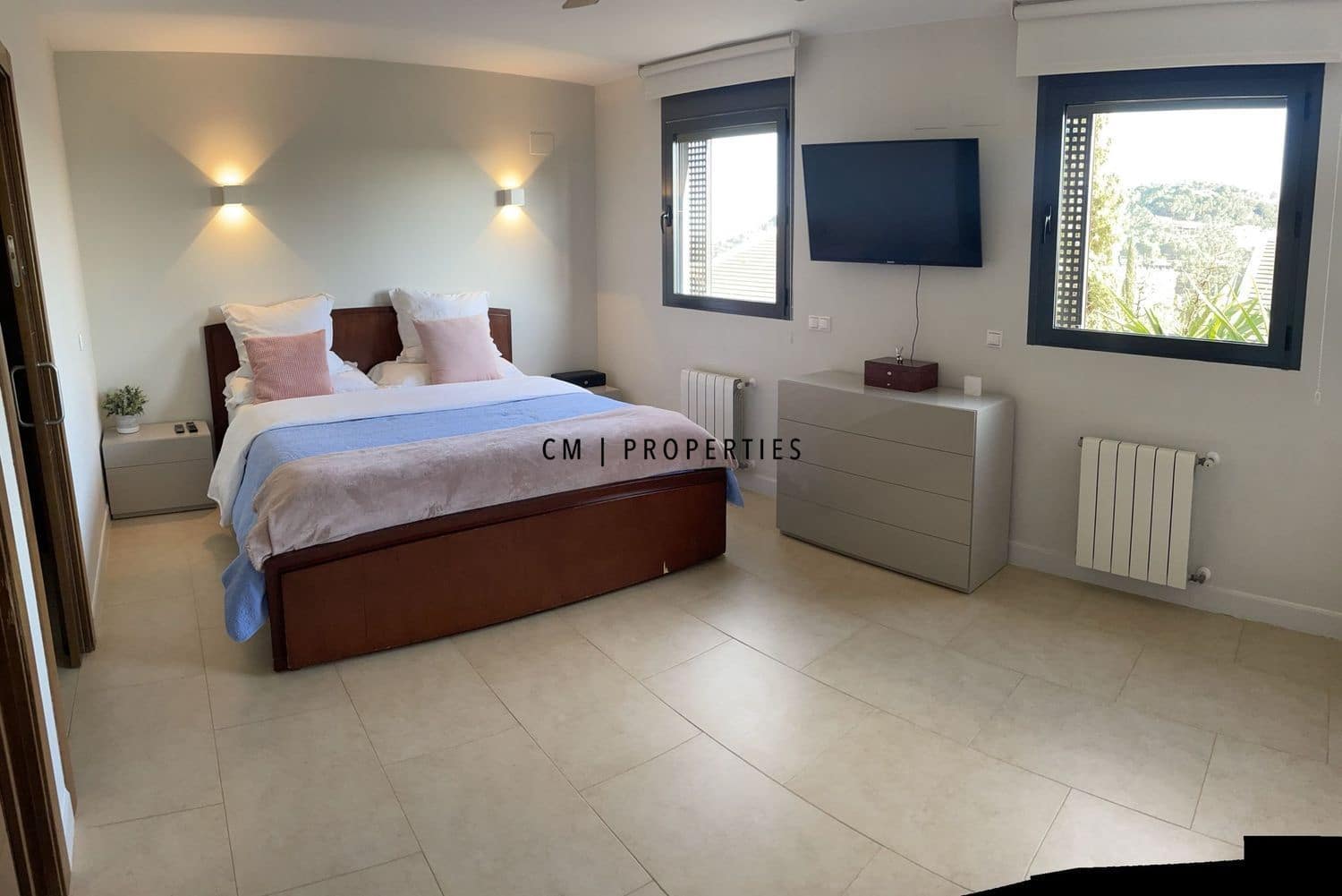 4 bedroom Villa for rent in Chiva with pool garage - € 2,450 (Ref: 9877114)