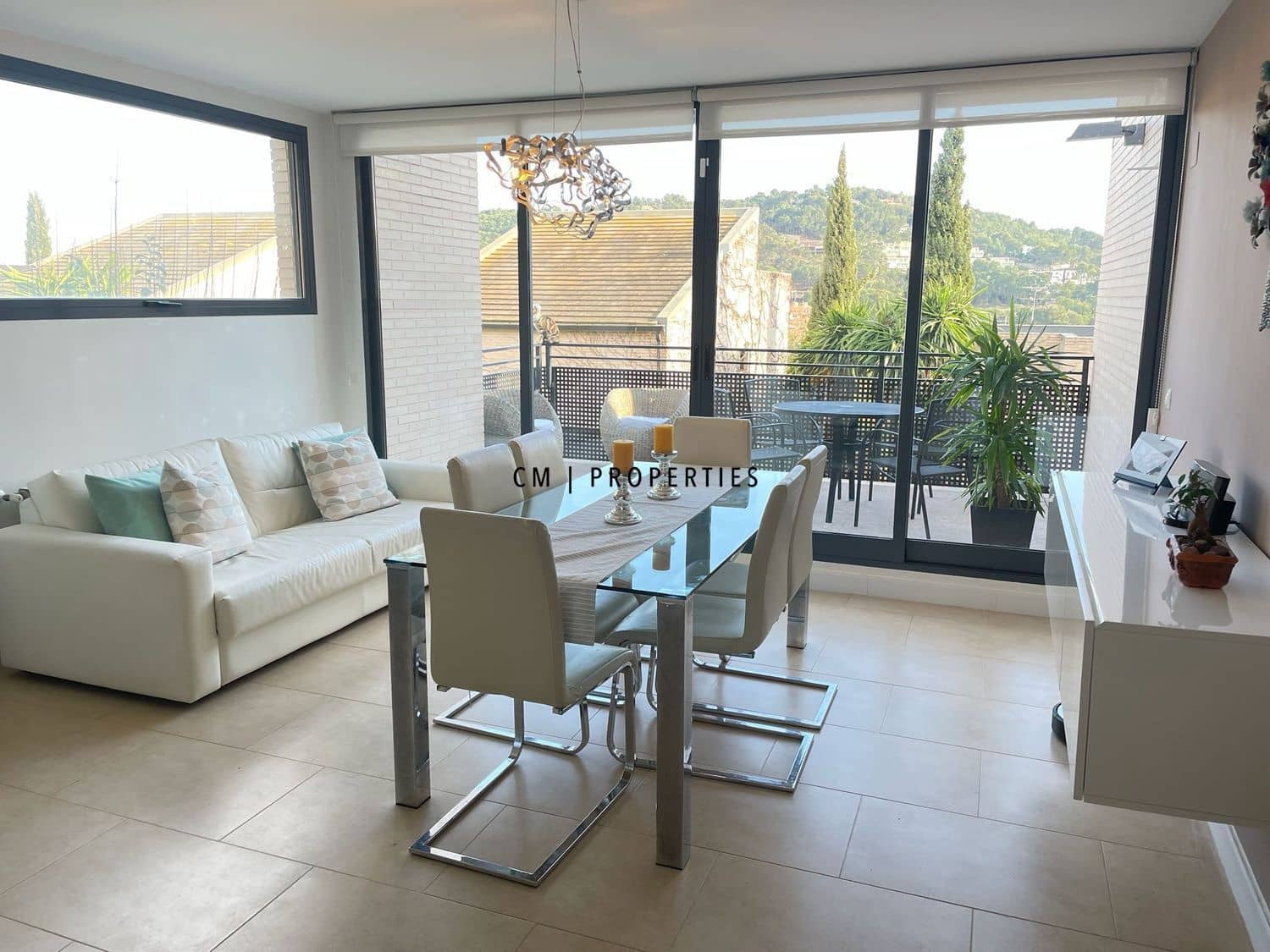4 bedroom Villa for rent in Chiva with pool garage - € 2,450 (Ref: 9877114)