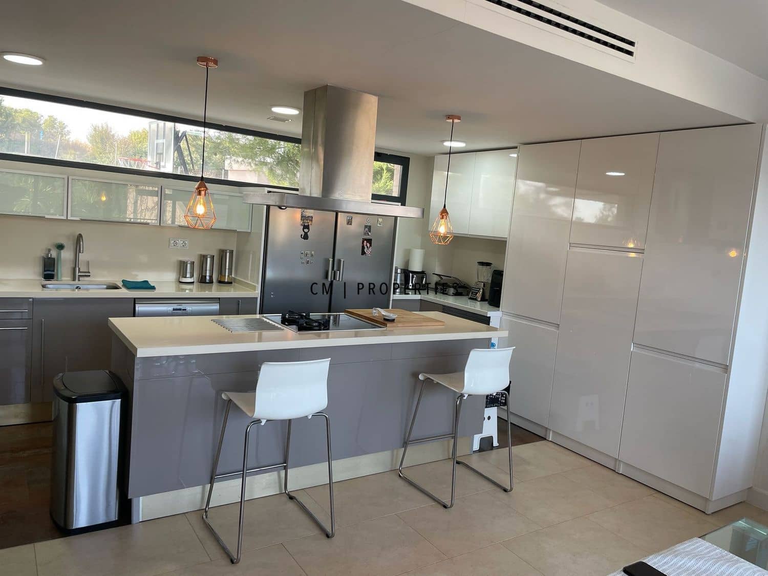 4 bedroom Villa for rent in Chiva with pool garage - € 2,450 (Ref: 9877114)