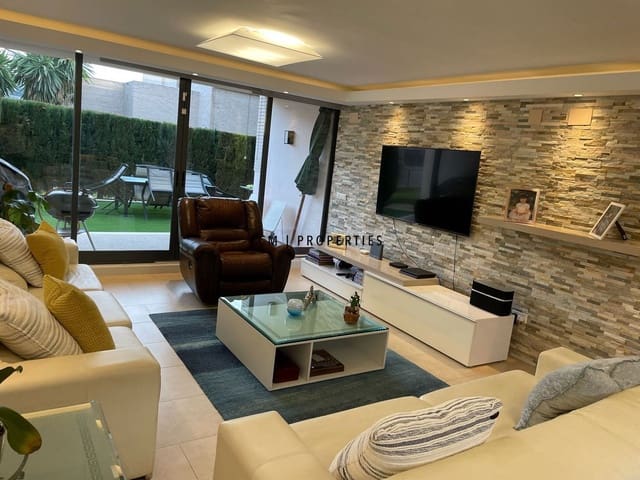 4 bedroom Villa for rent in Chiva with pool garage - € 2,450 (Ref: 9877114)