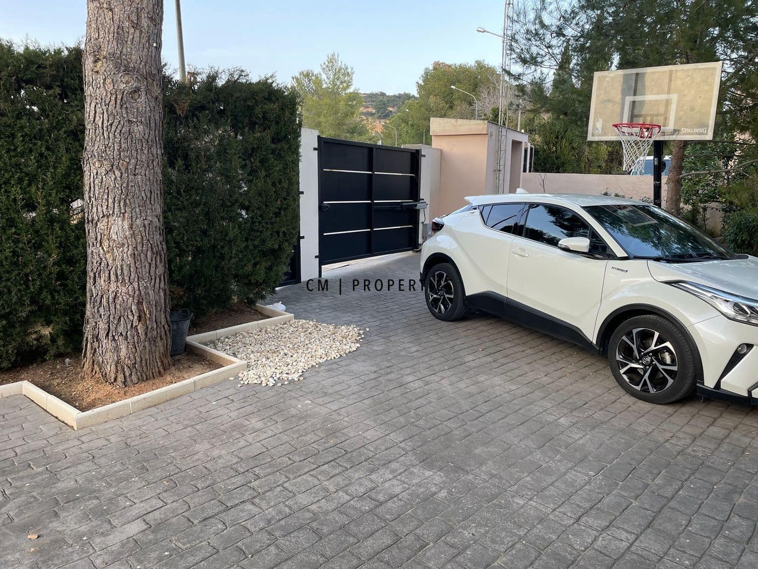 4 bedroom Villa for rent in Chiva with pool garage - € 2,450 (Ref: 9877114)