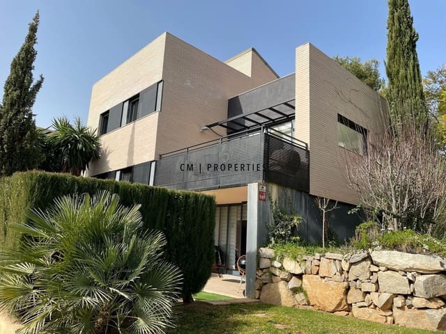 4 bedroom Villa for rent in Chiva with pool garage - € 2,450 (Ref: 9877114)