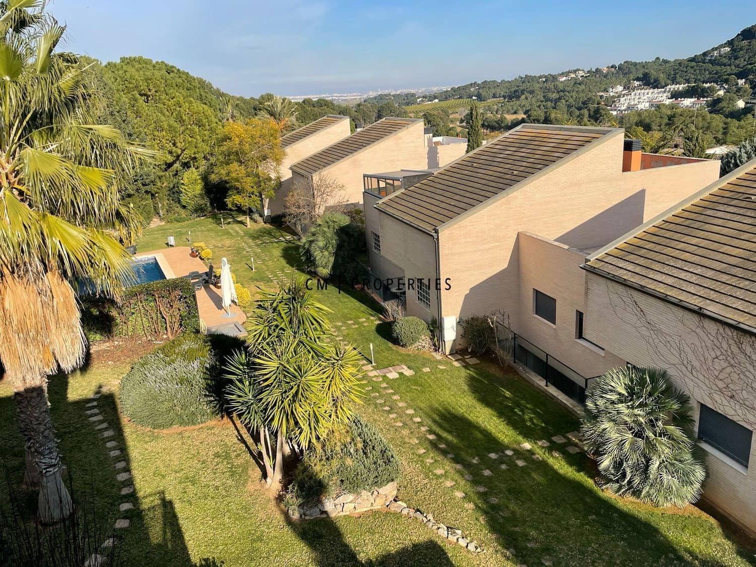 4 bedroom Villa for rent in Chiva with pool garage - € 2,450 (Ref: 9877114)