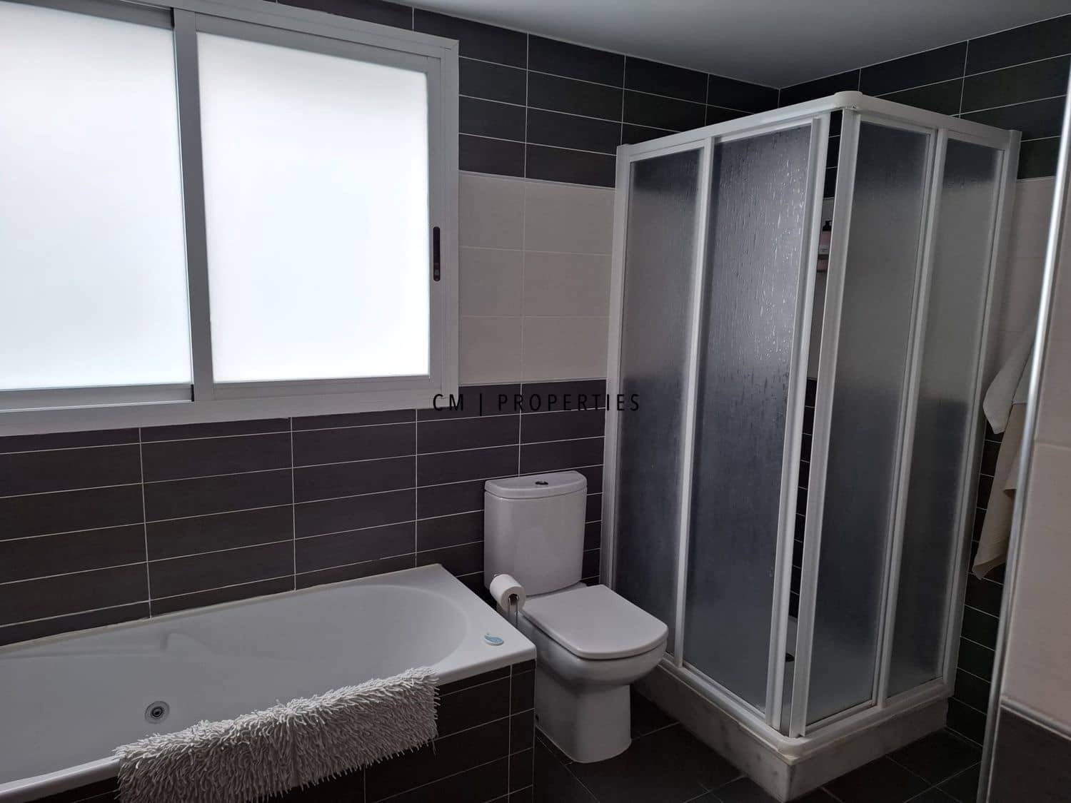 3 bedroom Villa for rent in Chiva with pool garage - € 2,495 (Ref: 9877233)