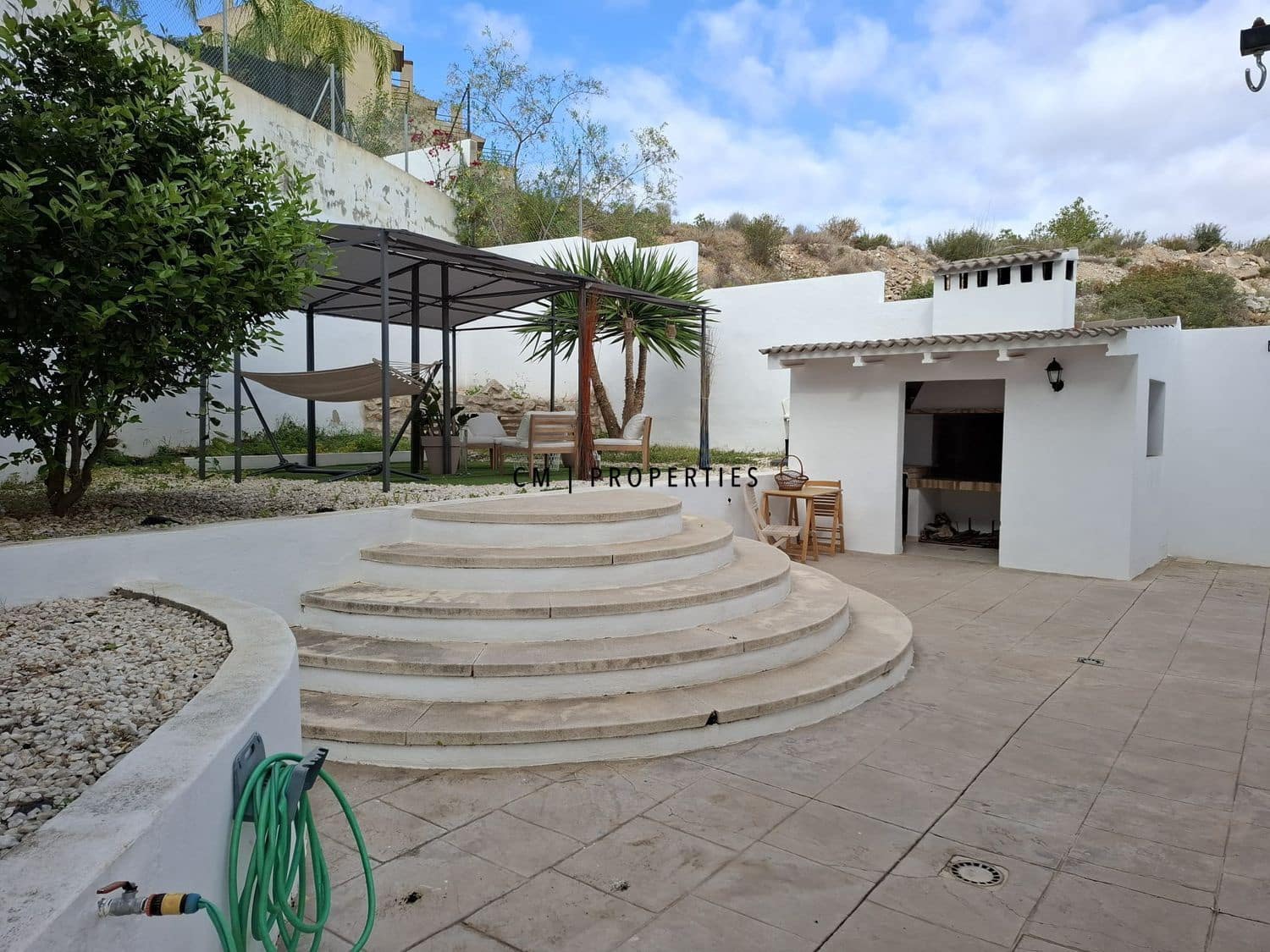 3 bedroom Villa for rent in Chiva with pool garage - € 2,495 (Ref: 9877233)
