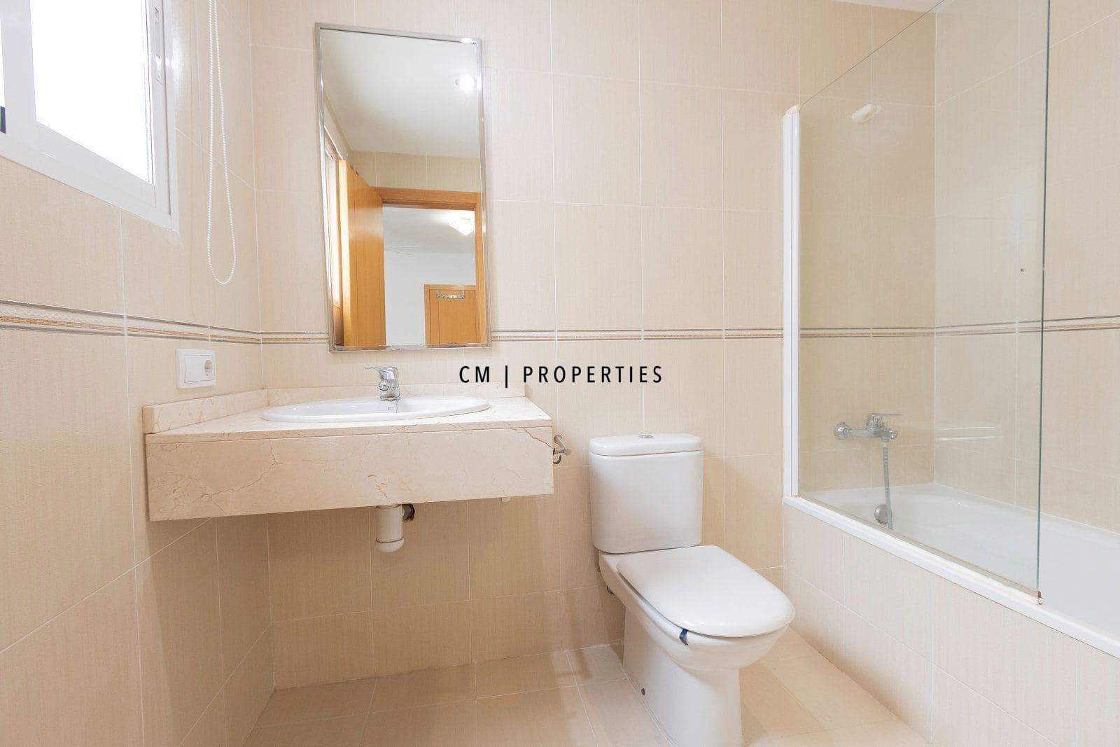 Appartement de 2 chambres à louer à Riba-roja de Turia avec garage - 1 100 € (Ref: 9882597)