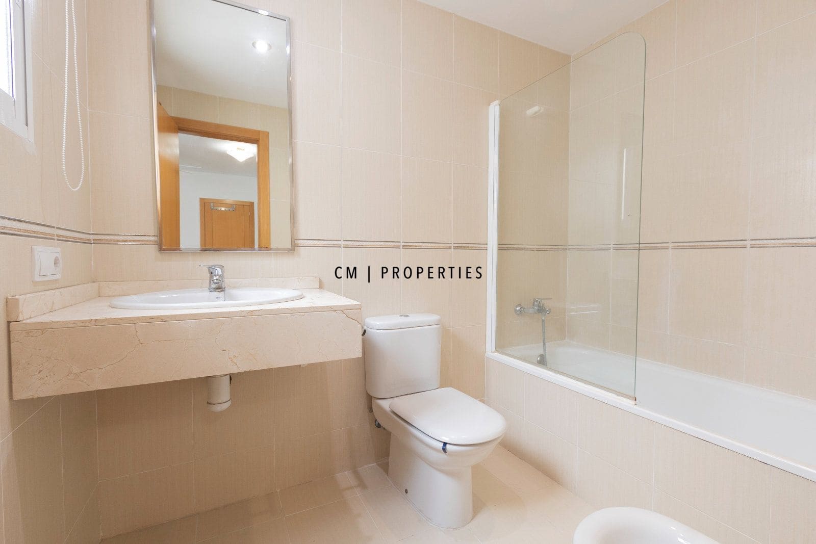 Appartement de 2 chambres à louer à Riba-roja de Turia avec garage - 1 100 € (Ref: 9882597)