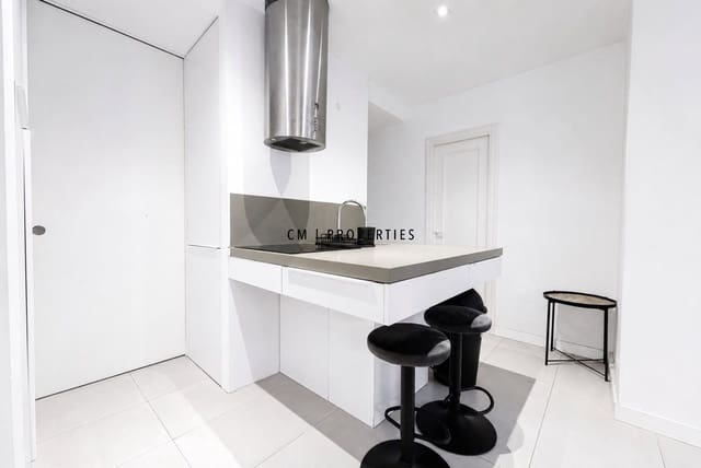 2 soverom Leilighet til leie i Ciutat Vella, Valencia by - € 1 400 (Ref: 9883883)