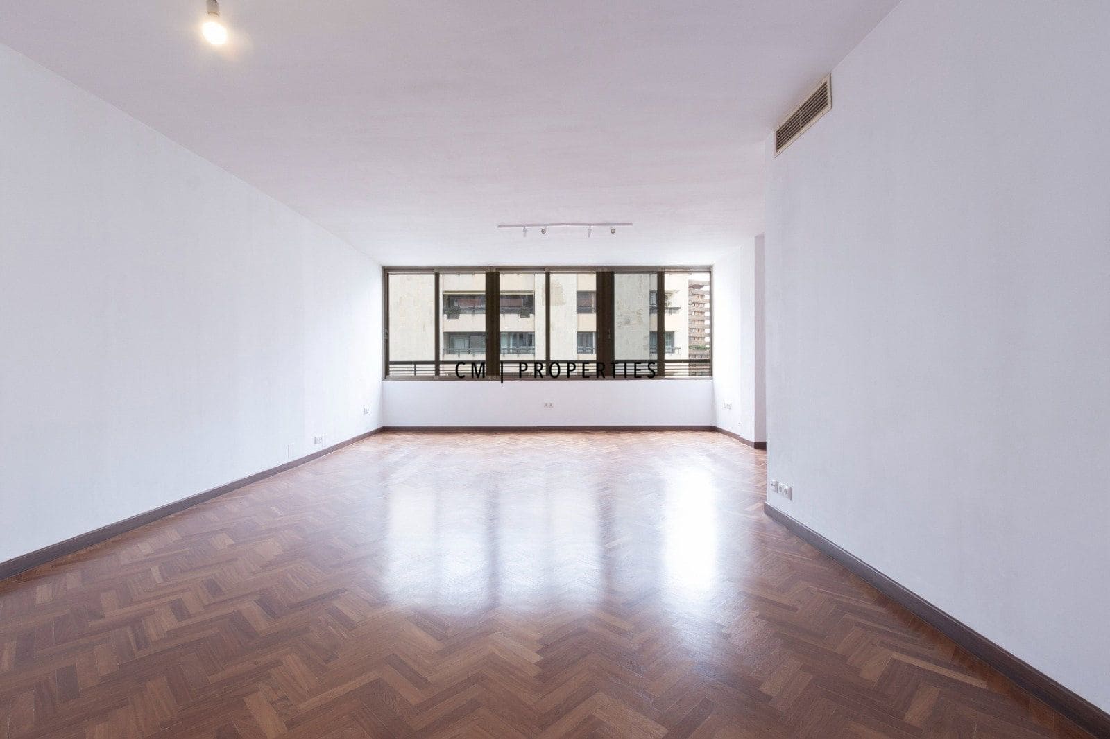 3 slaapkamer Flat te huur in Valencia stad met garage - € 2.000 (Ref: 9889284)