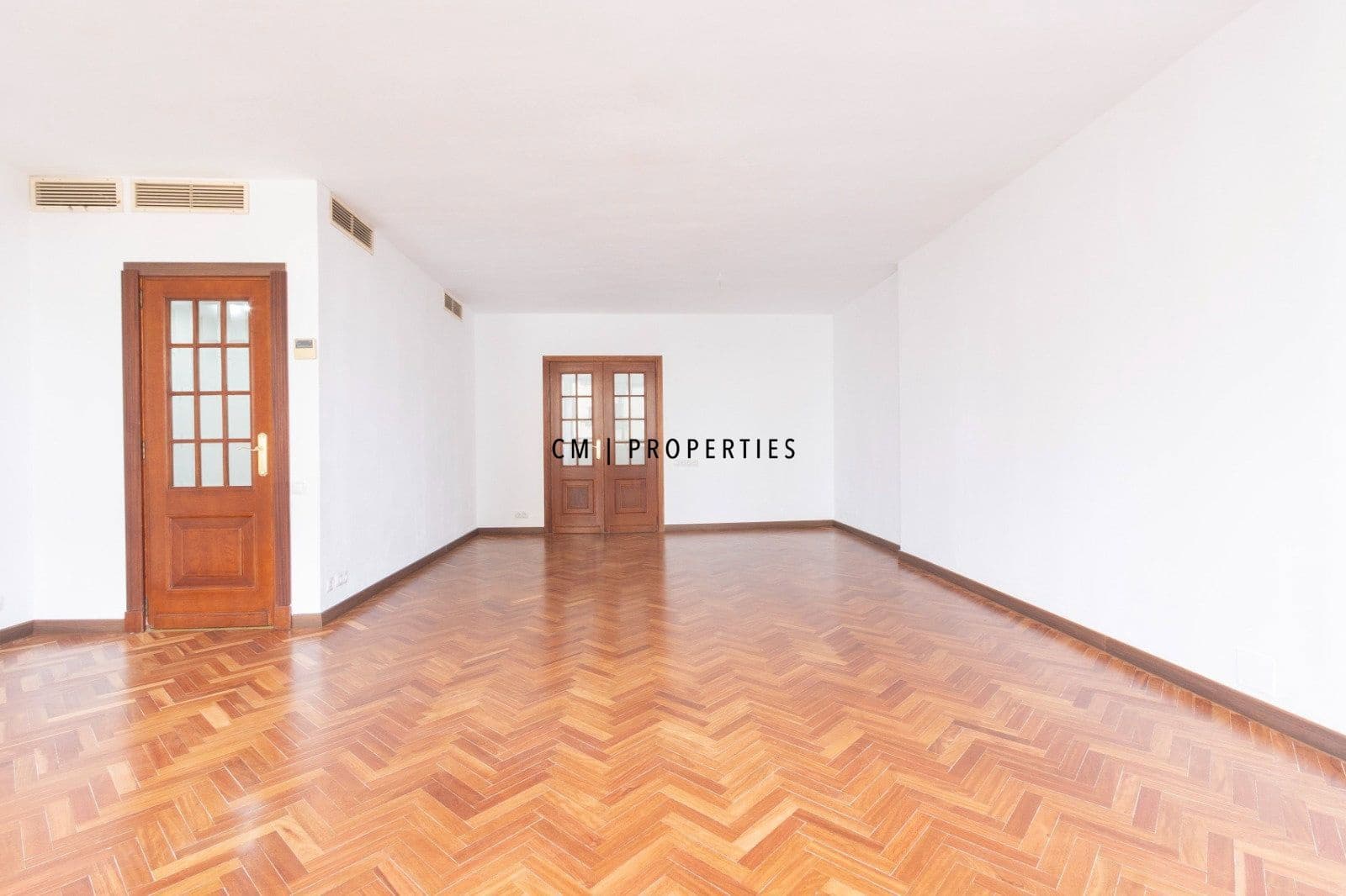 3 slaapkamer Flat te huur in Valencia stad met garage - € 2.000 (Ref: 9889284)