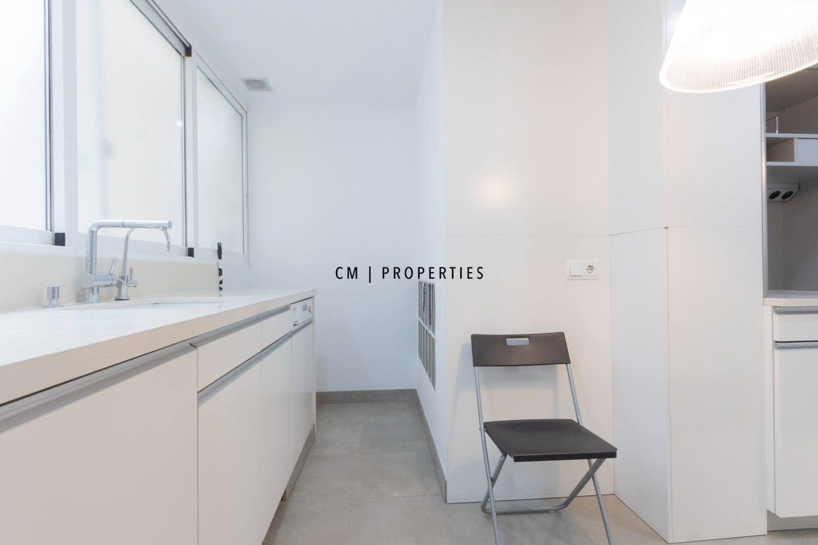 3 slaapkamer Flat te huur in Valencia stad met garage - € 2.000 (Ref: 9889284)