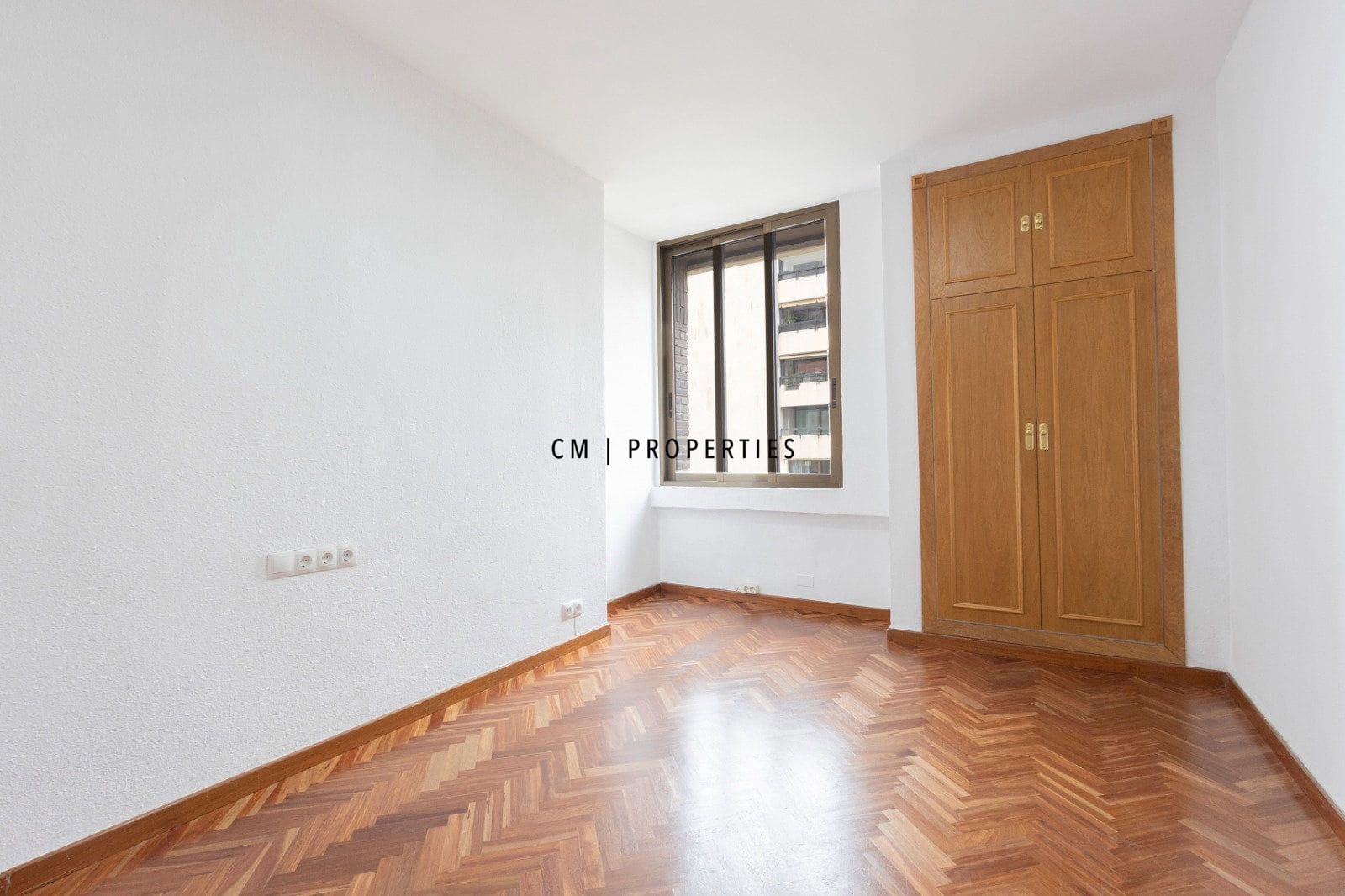 3 slaapkamer Flat te huur in Valencia stad met garage - € 2.000 (Ref: 9889284)