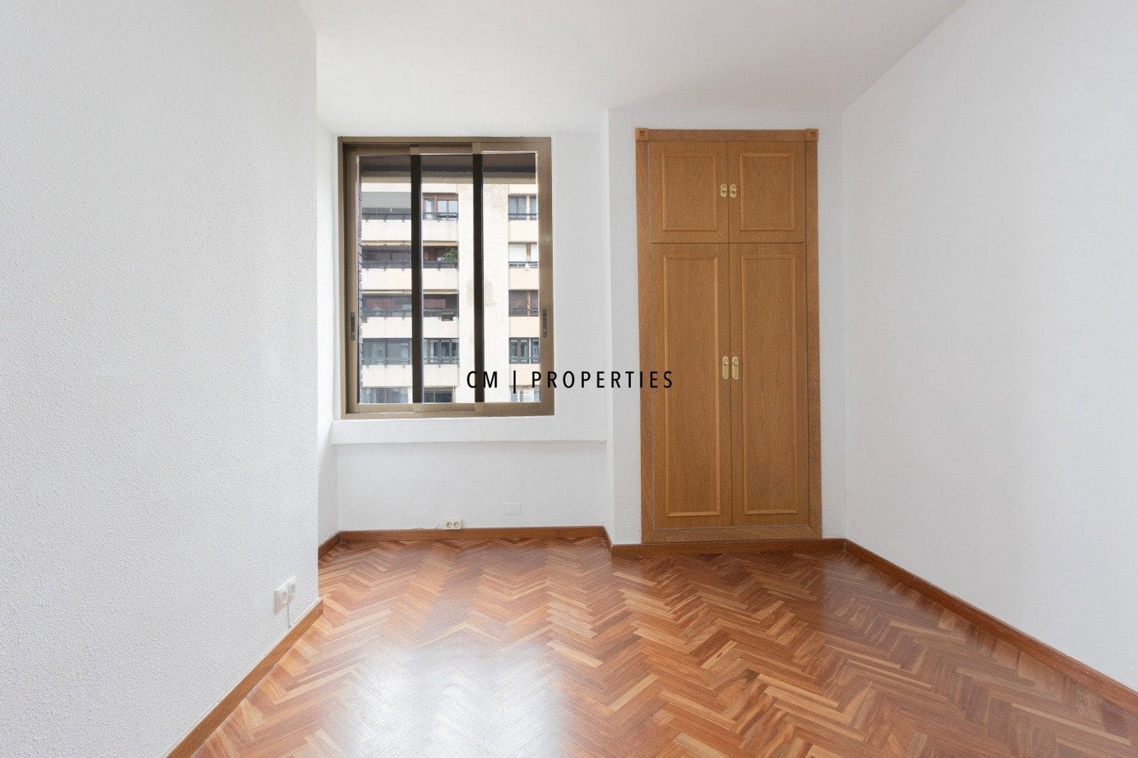 3 slaapkamer Flat te huur in Valencia stad met garage - € 2.000 (Ref: 9889284)