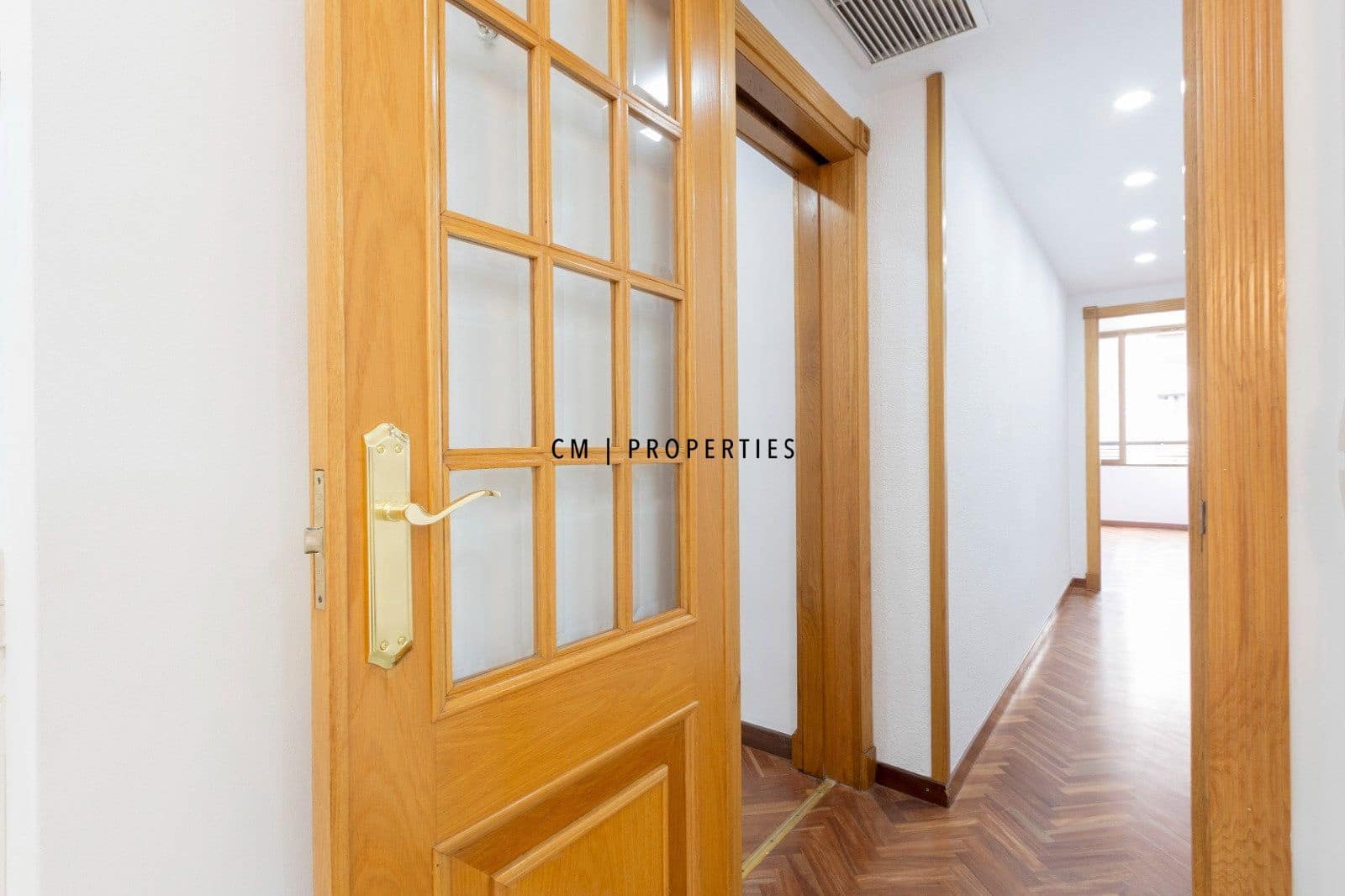 3 slaapkamer Flat te huur in Valencia stad met garage - € 2.000 (Ref: 9889284)