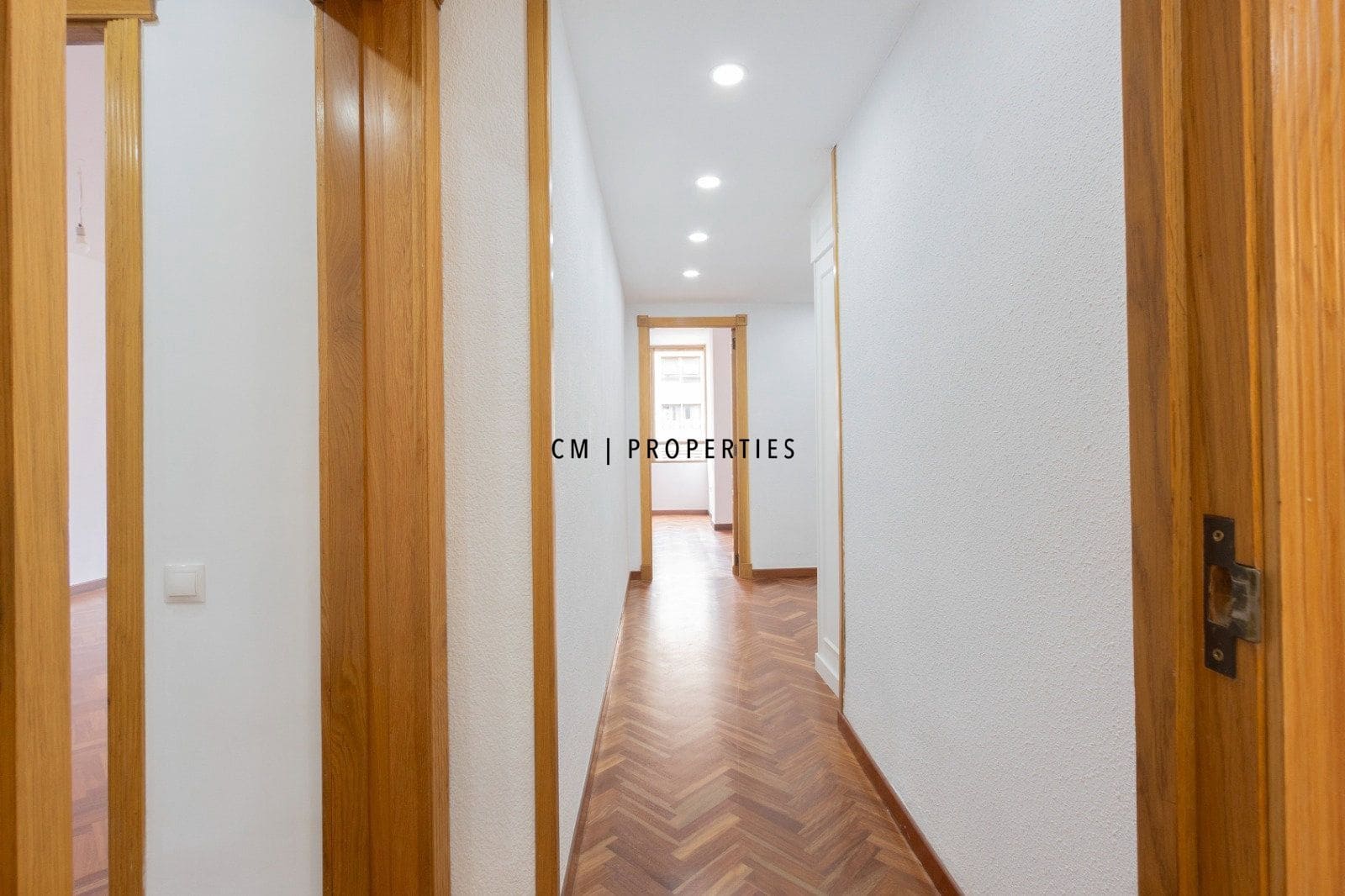3 slaapkamer Flat te huur in Valencia stad met garage - € 2.000 (Ref: 9889284)