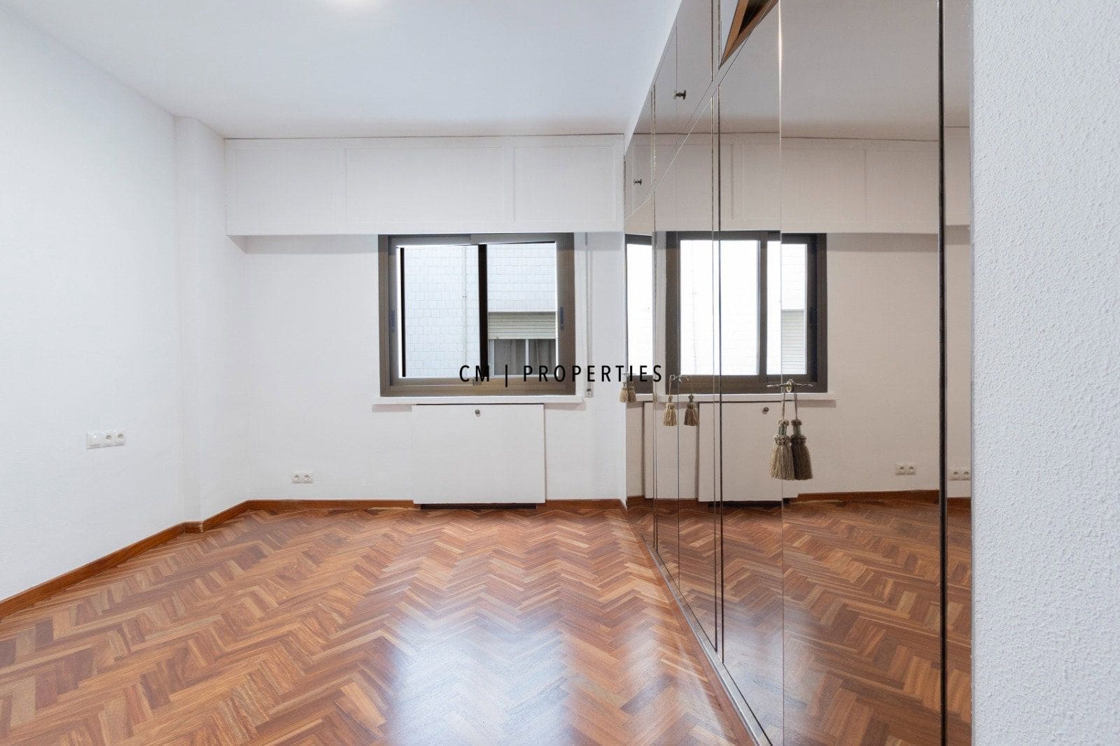3 slaapkamer Flat te huur in Valencia stad met garage - € 2.000 (Ref: 9889284)