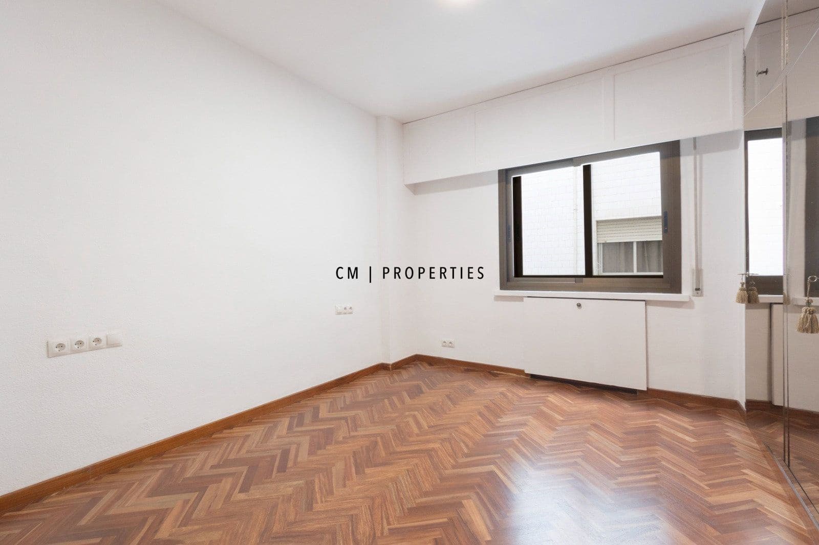 3 slaapkamer Flat te huur in Valencia stad met garage - € 2.000 (Ref: 9889284)