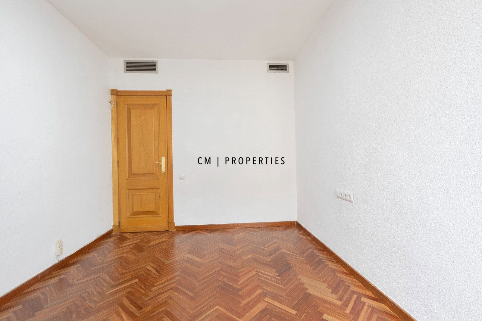 3 slaapkamer Flat te huur in Valencia stad met garage - € 2.000 (Ref: 9889284)