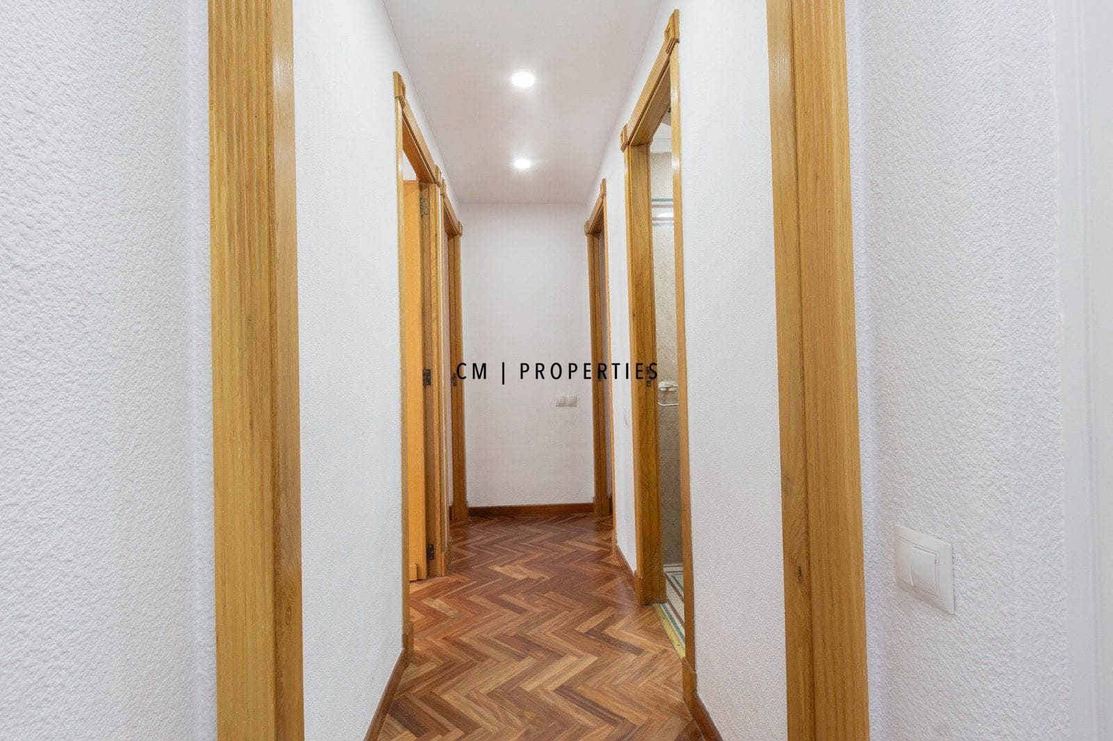 3 slaapkamer Flat te huur in Valencia stad met garage - € 2.000 (Ref: 9889284)