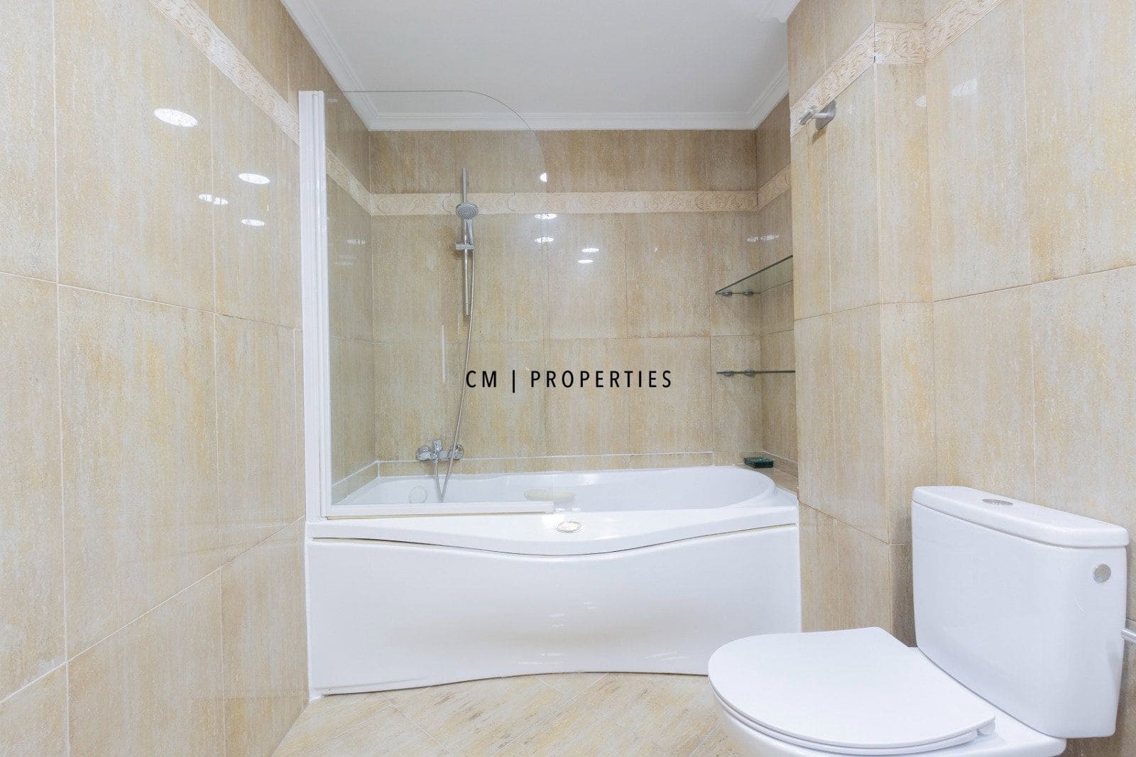 3 slaapkamer Flat te huur in Valencia stad met garage - € 2.000 (Ref: 9889284)
