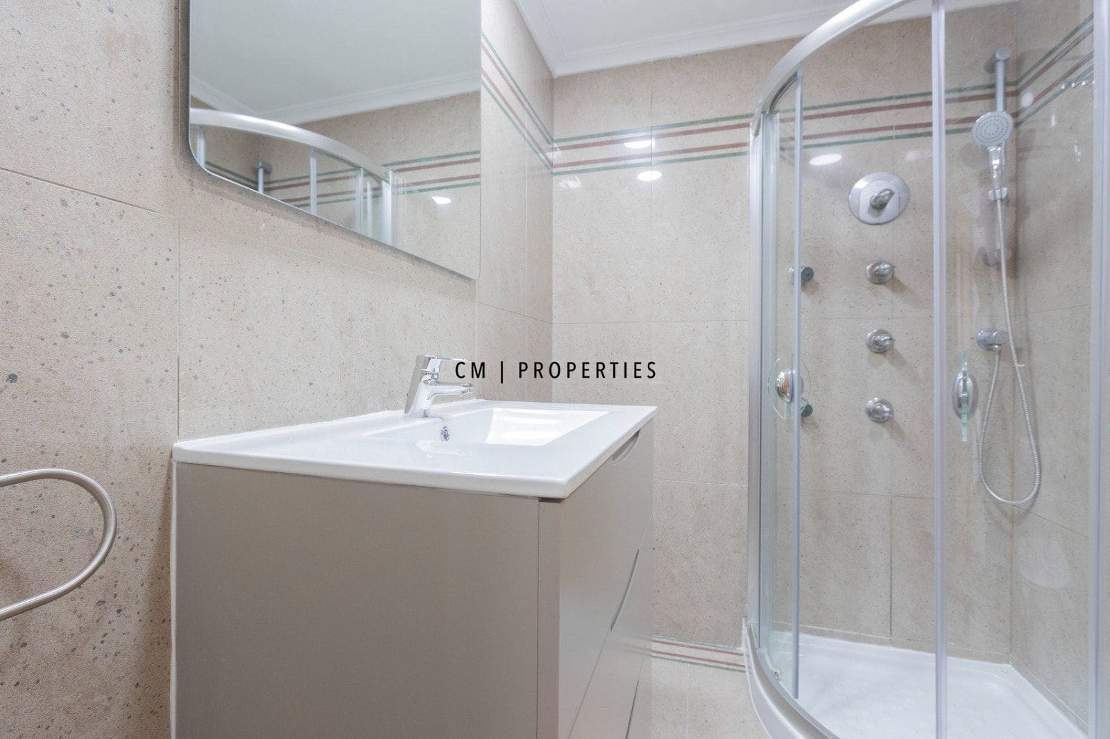 3 slaapkamer Flat te huur in Valencia stad met garage - € 2.000 (Ref: 9889284)