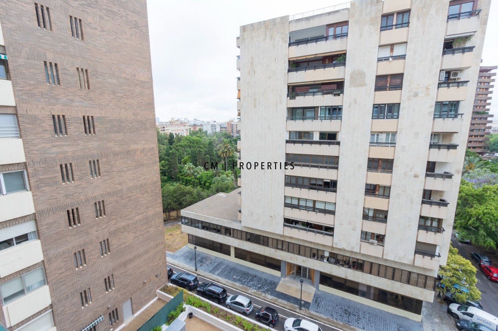 3 slaapkamer Flat te huur in Valencia stad met garage - € 2.000 (Ref: 9889284)