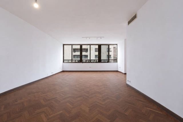 2 slaapkamer Flat te huur in El Pla del Real, Valencia stad met garage - € 2.000 (Ref: 9889284)