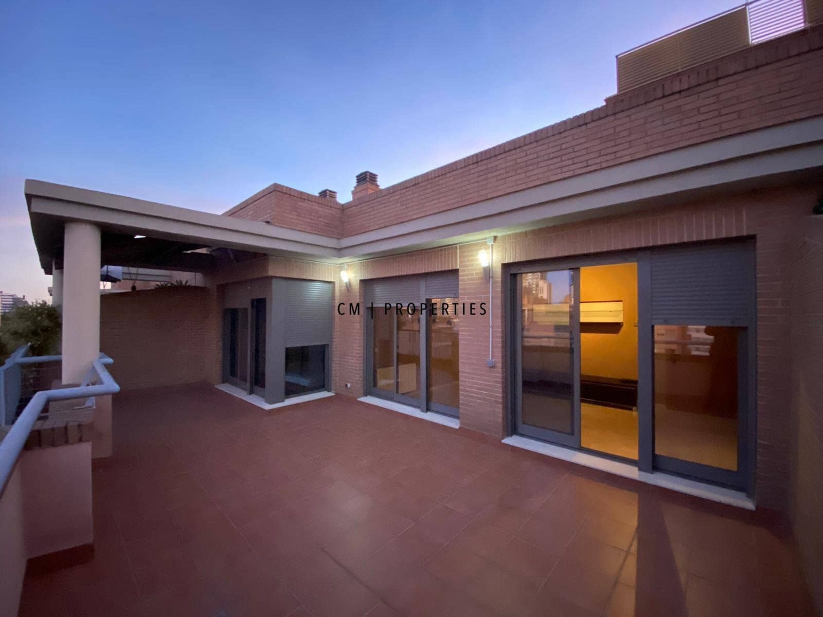 Ático de 2 habitaciones en València ciudad en alquiler con piscina garaje - 2.000 € (Ref: 9889285)