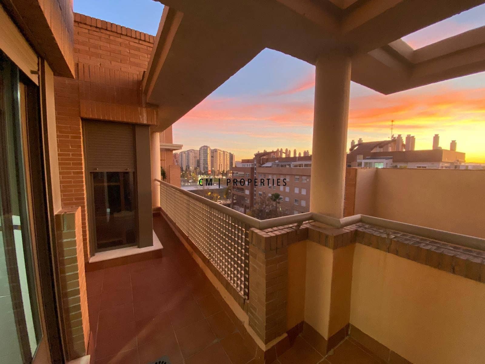 Ático de 2 habitaciones en València ciudad en alquiler con piscina garaje - 2.000 € (Ref: 9889285)